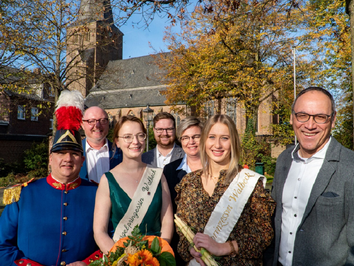 Wir gratulieren unserer Mitarbeiterin und Walbecker Spargelprinzessin